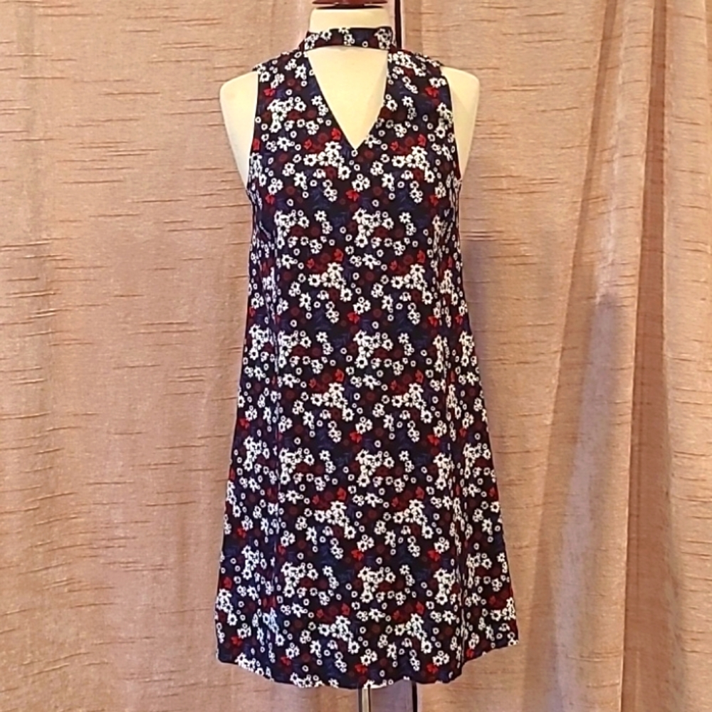 Kensie shortblack w/white + red flowers dress szXS